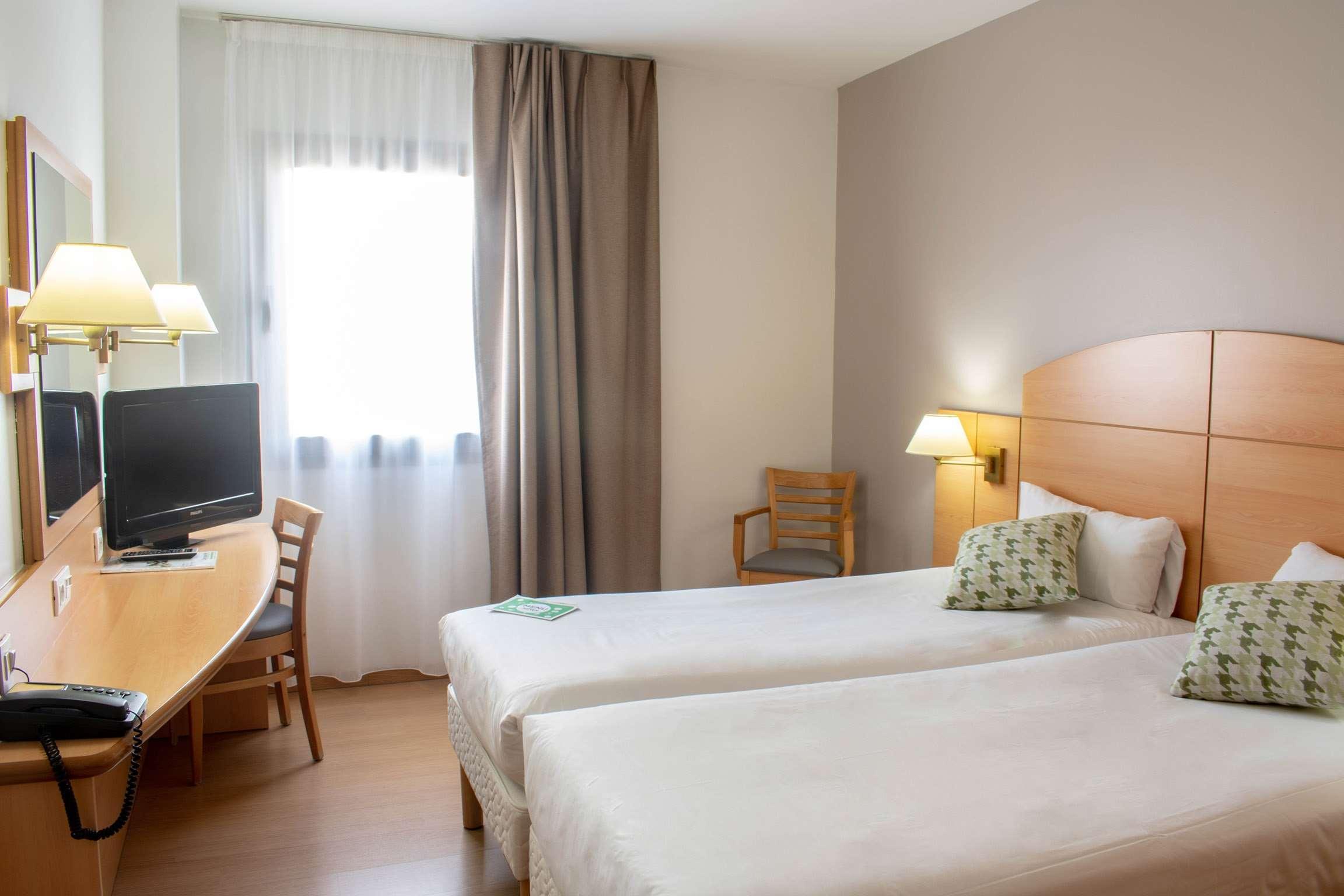 מלון Campanile Madrid אלקאלה דה הנארס מראה חיצוני תמונה